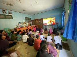 TPA Al-Huda Sayangan Gelar Nobar Kisah Nabi Muhammad SAW, Santri Antusias Menyimak